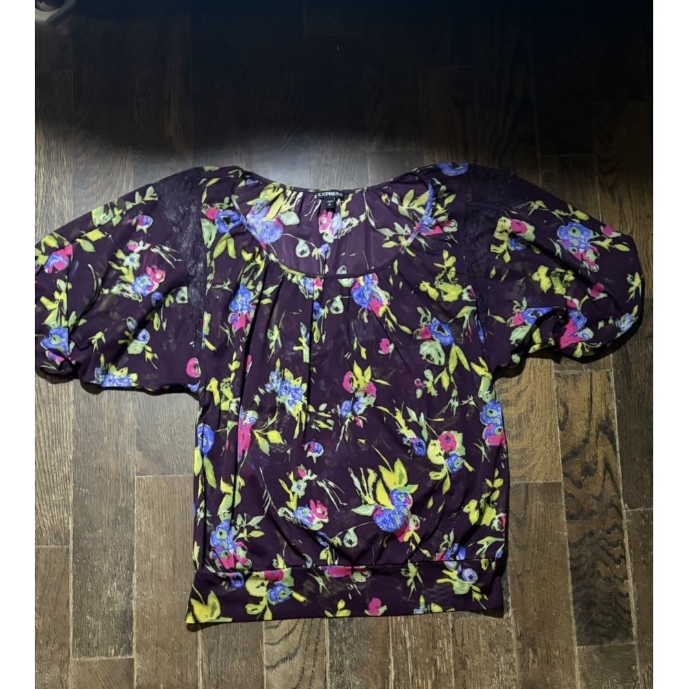 Express Blouse Womens Size Medium Purple Floral Top Short Sleeve